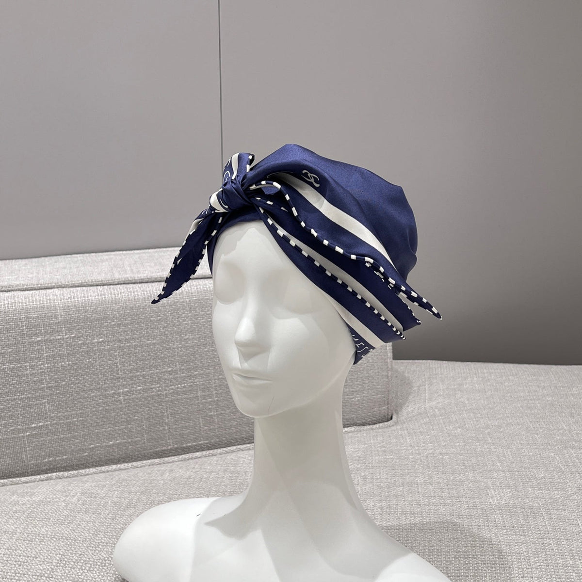 CHANEL 25S SCARF 160 IN SILK 697663