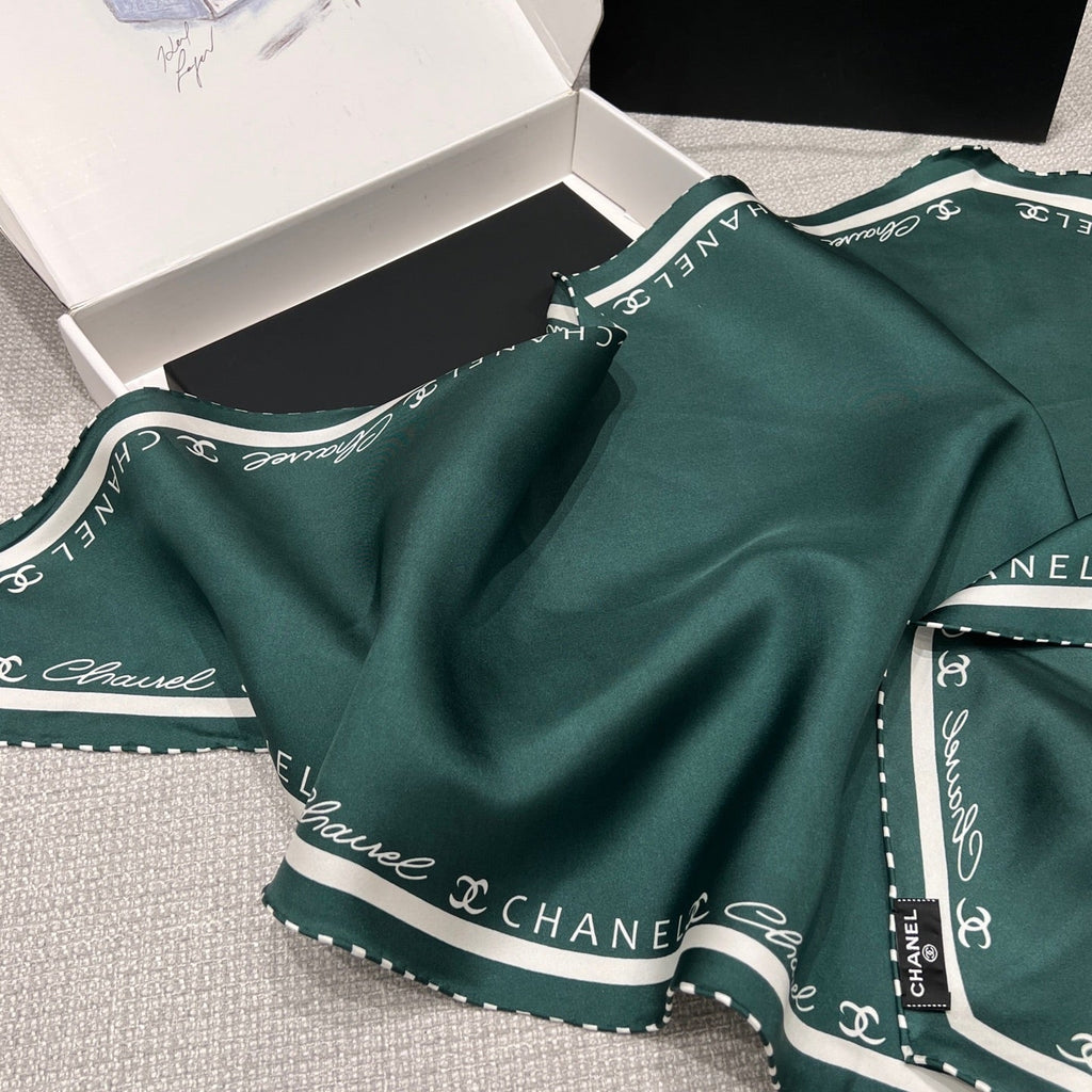 CHANEL 25S SCARF 160 IN SILK 697662