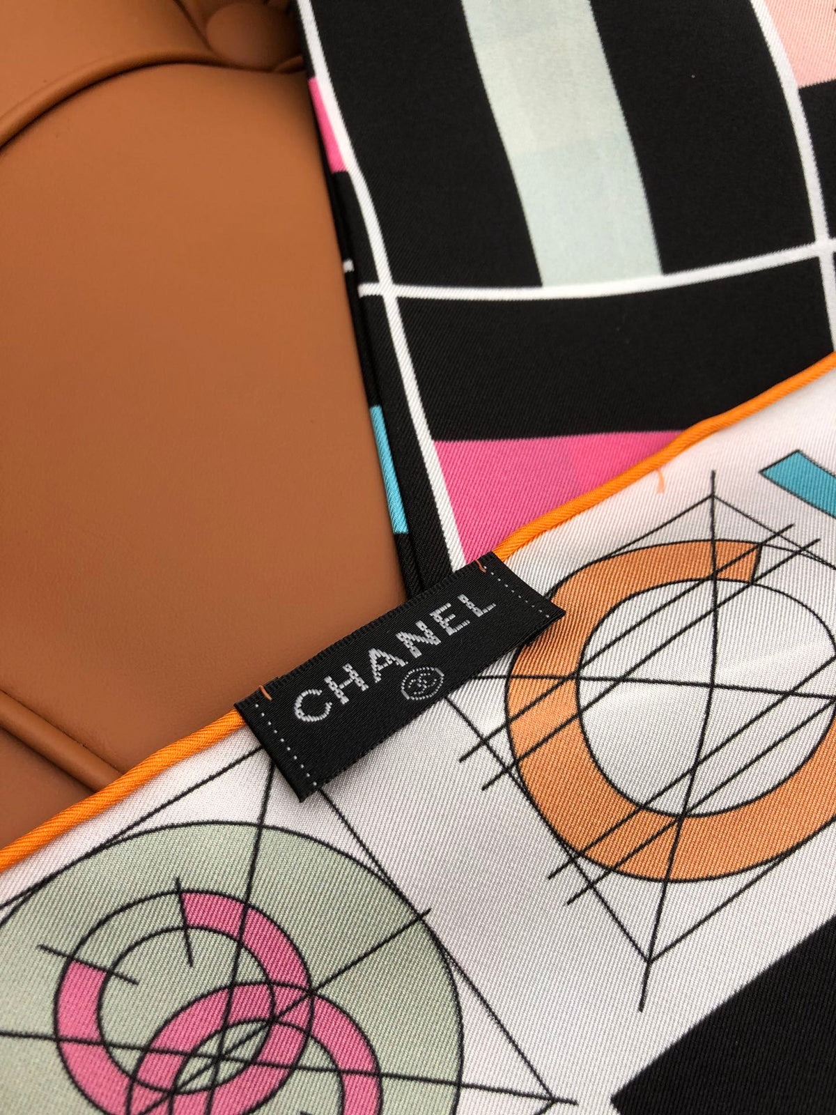 CHANEL 25S SCARF 90 IN SILK 704583