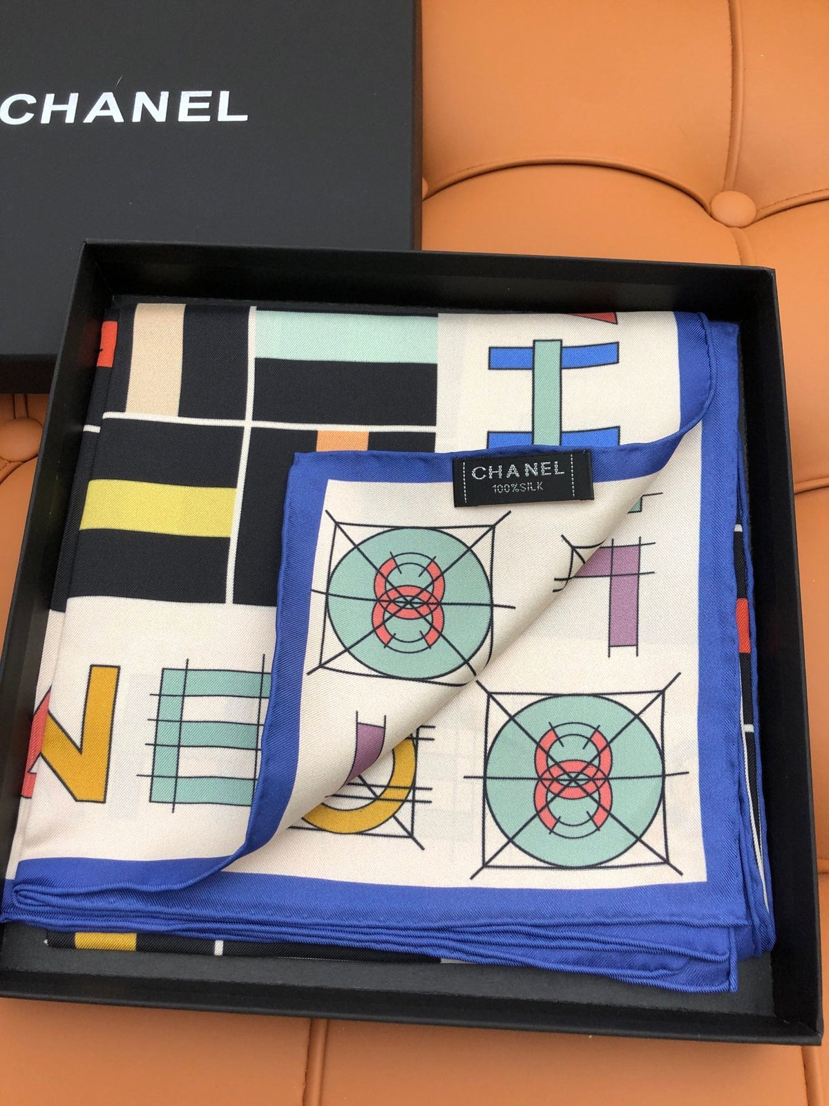 CHANEL 25S SCARF 90 IN SILK 704587