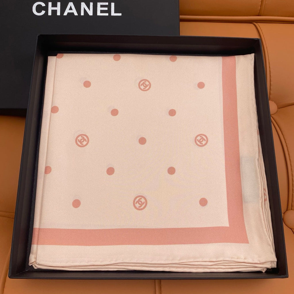 CHANEL 25S SCARF 90 IN SILK 704605