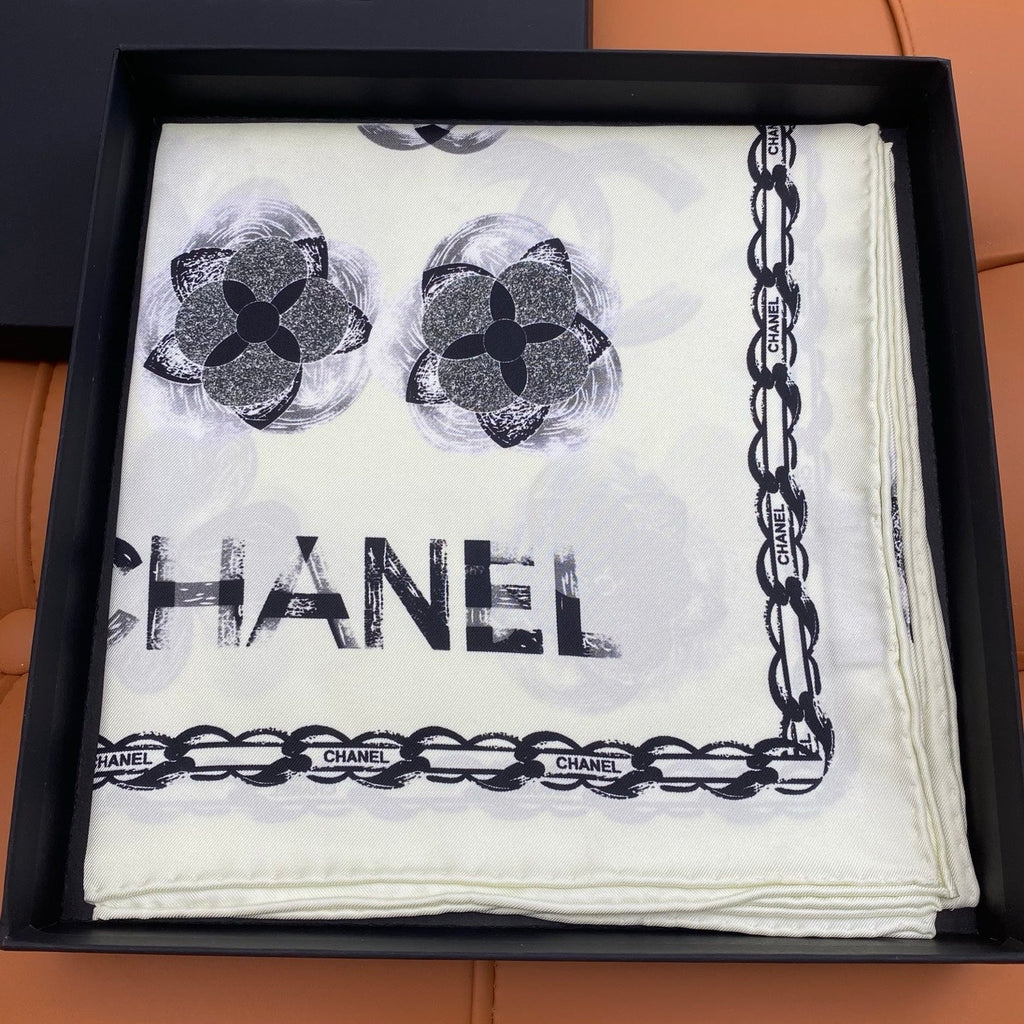 CHANEL 25S SCARF 90 IN SILK 703654