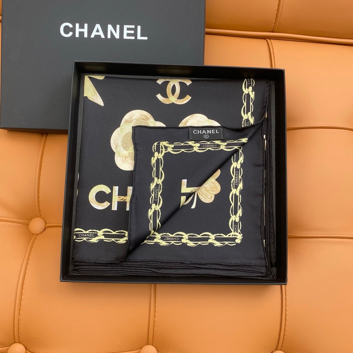 CHANEL 25S SCARF 90 IN SILK 703656