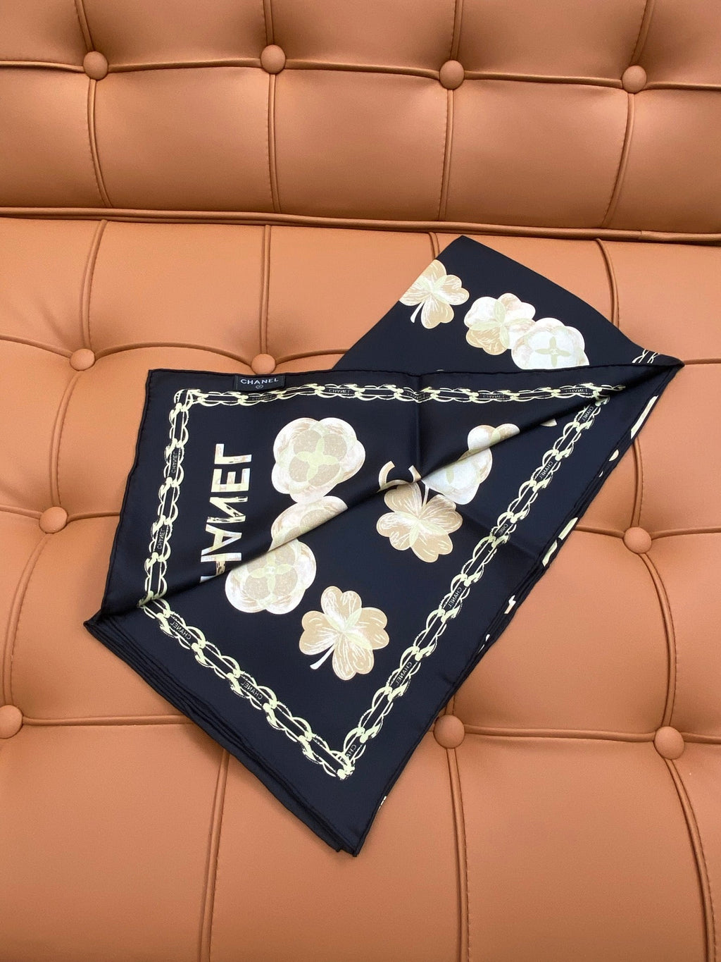CHANEL 25S SCARF 90 IN SILK 703656