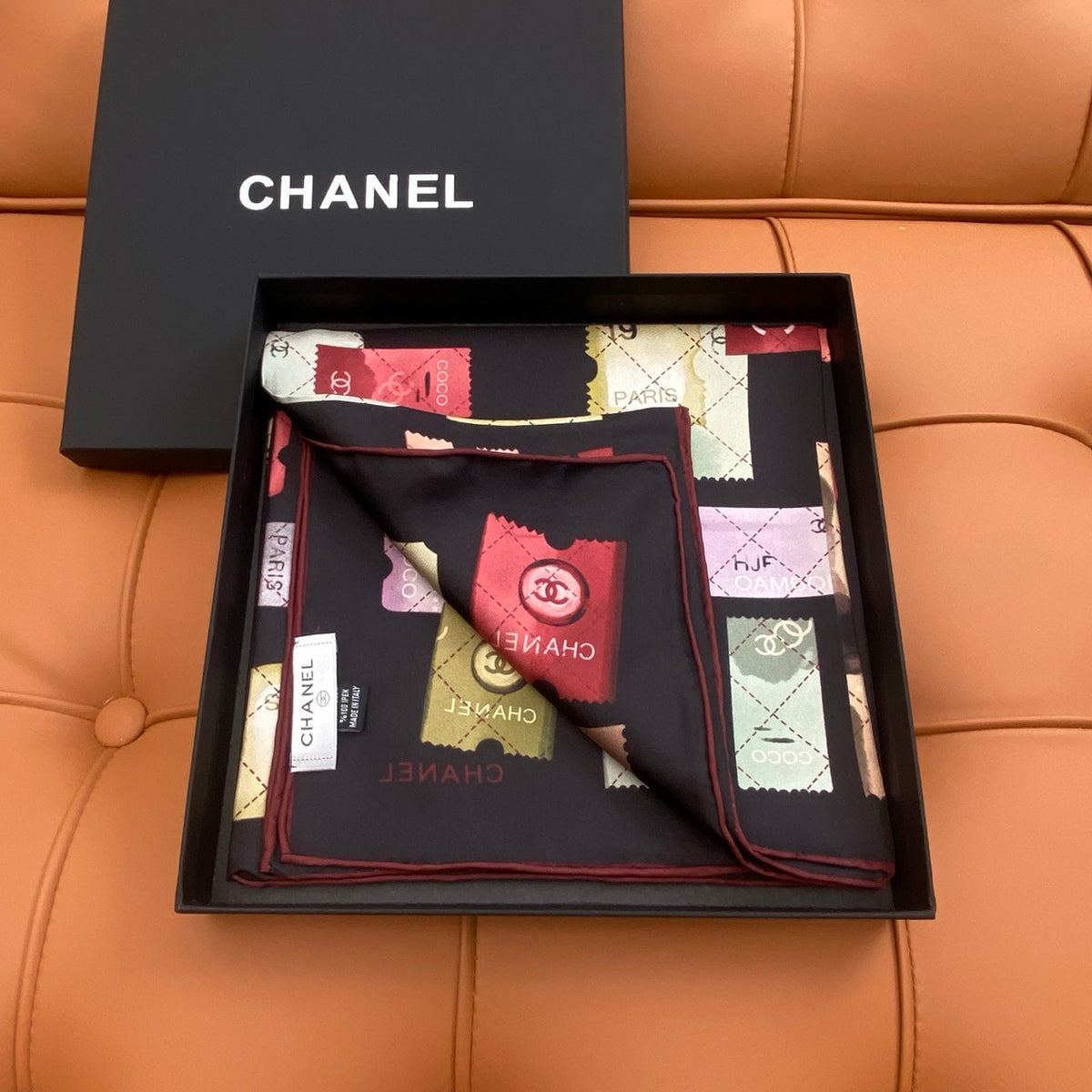CHANEL 25S SCARF 90 IN SILK 703703