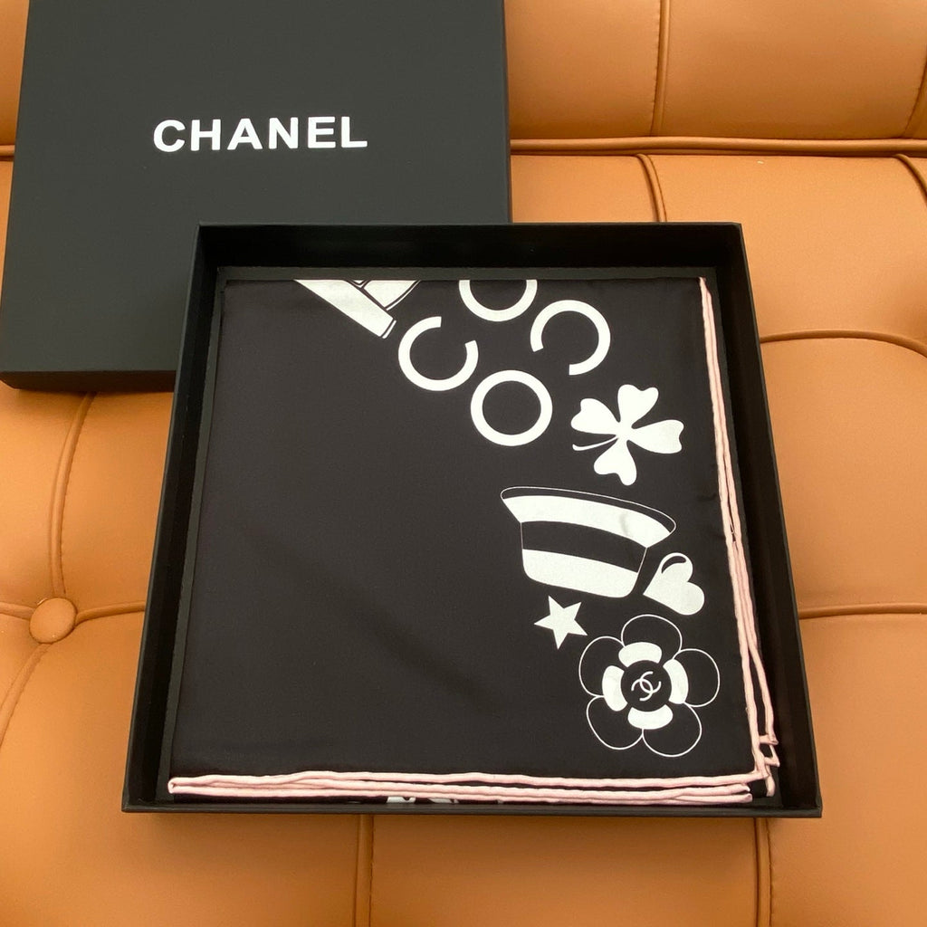 CHANEL 25S SCARF 90 IN SILK 703696