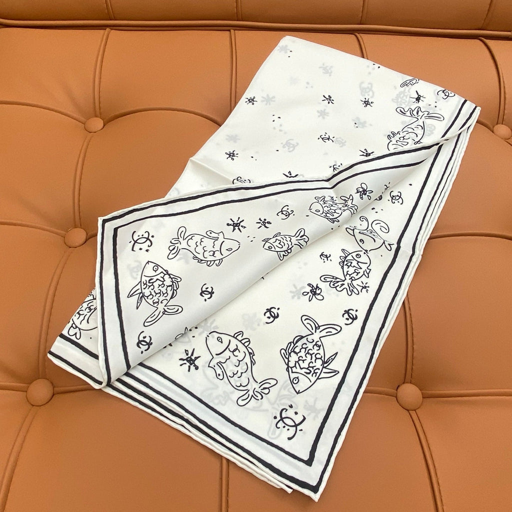 CHANEL 25S SCARF 90 IN SILK 703705