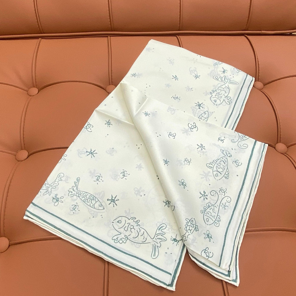 CHANEL 25S SCARF 90 IN SILK 703706