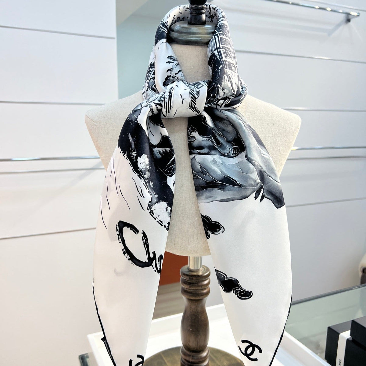 CHANEL 25S SCARF 90 IN SILK 735865