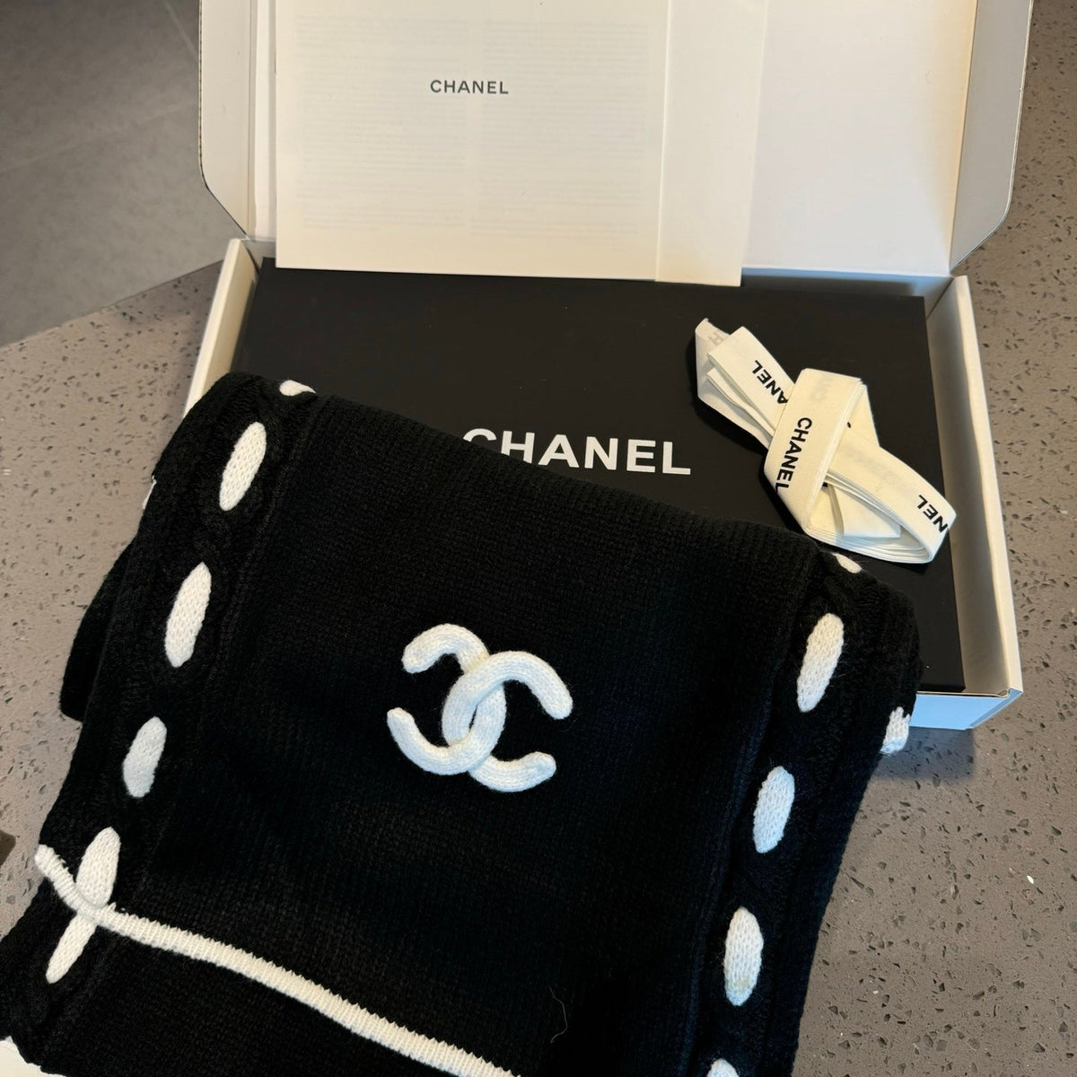 CHANEL 25S SCARF 170 IN CASHMERE 932154