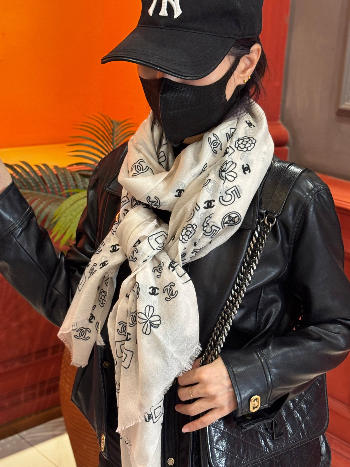 CHANEL 25S SCARF 200 IN CASHMERE 727296