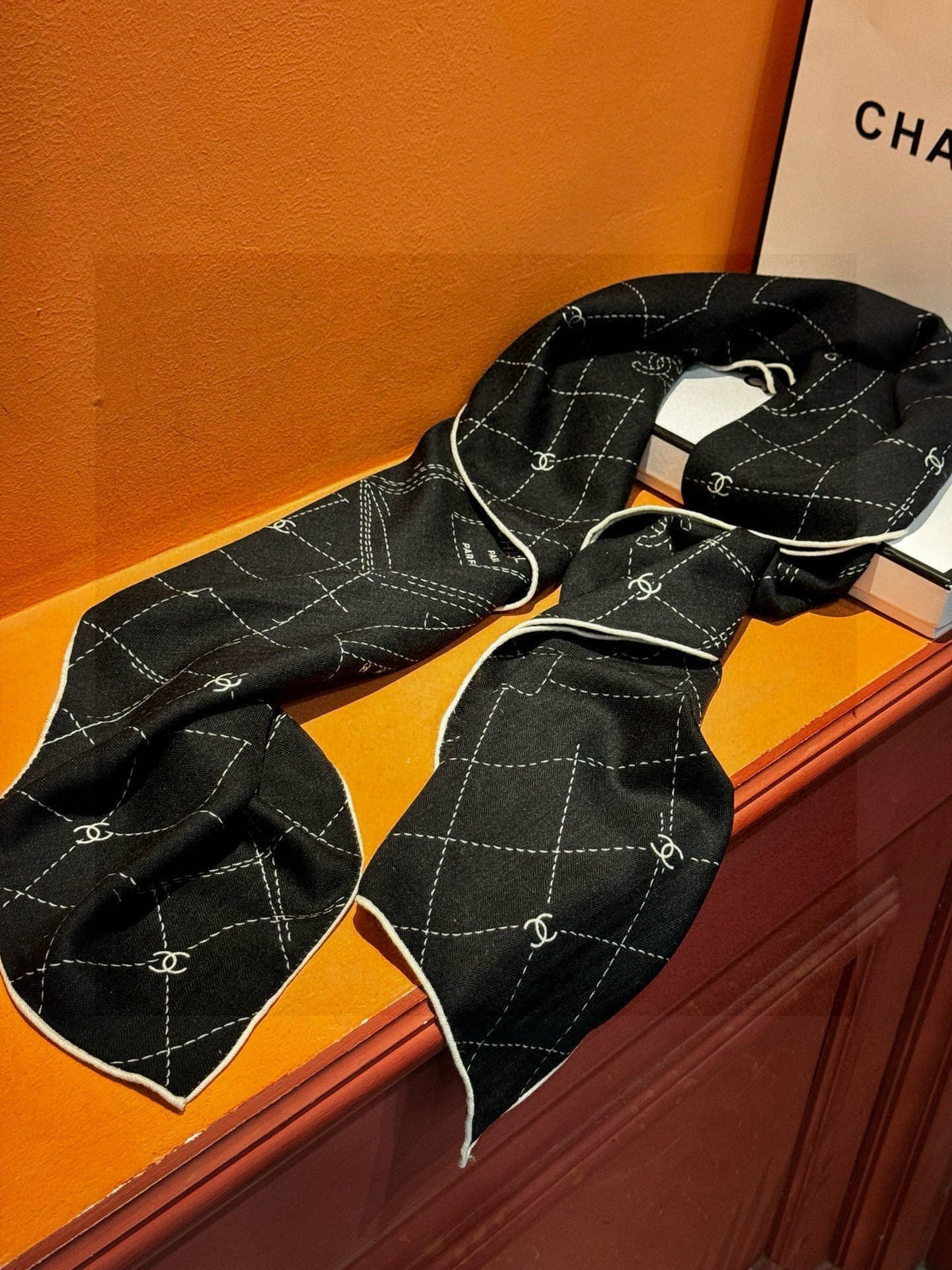 CHANEL 25S SCARF 140 IN SILK 735800