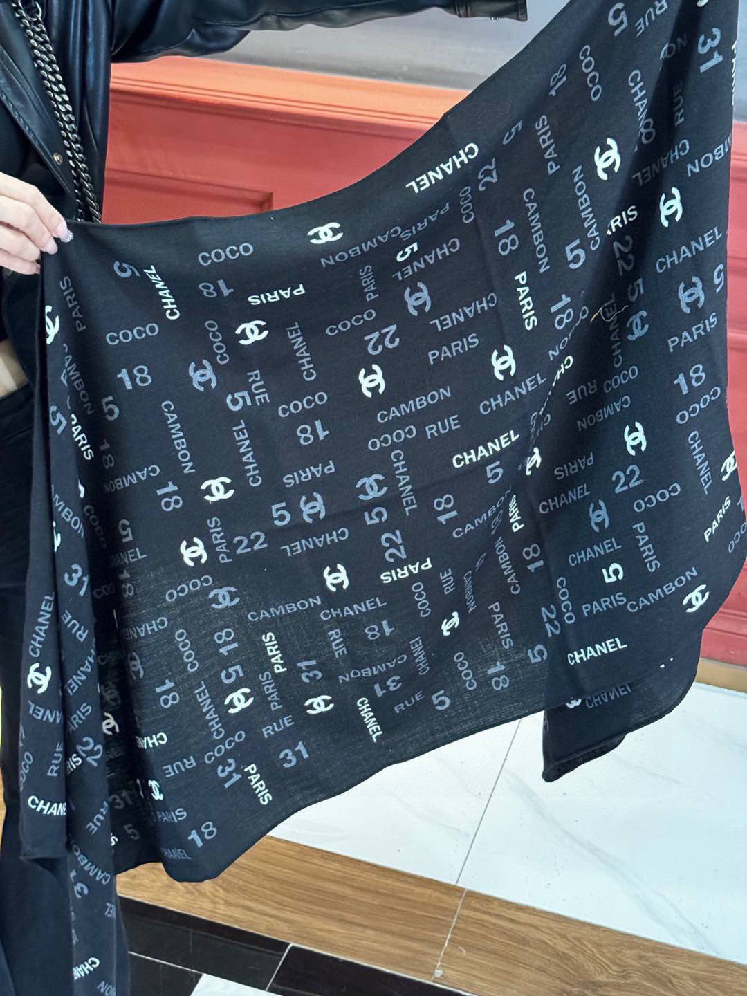 CHANEL 25S SCARF 180 IN CASHMERE SILK 738480