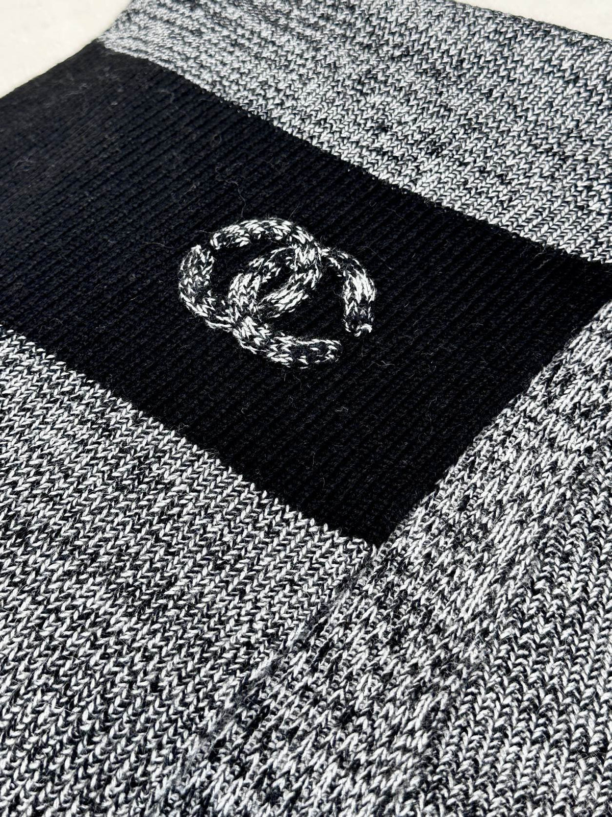 CHANEL SCARF 180 CM IN SHARK GRAY MIX BLACK CASHMERE 389977