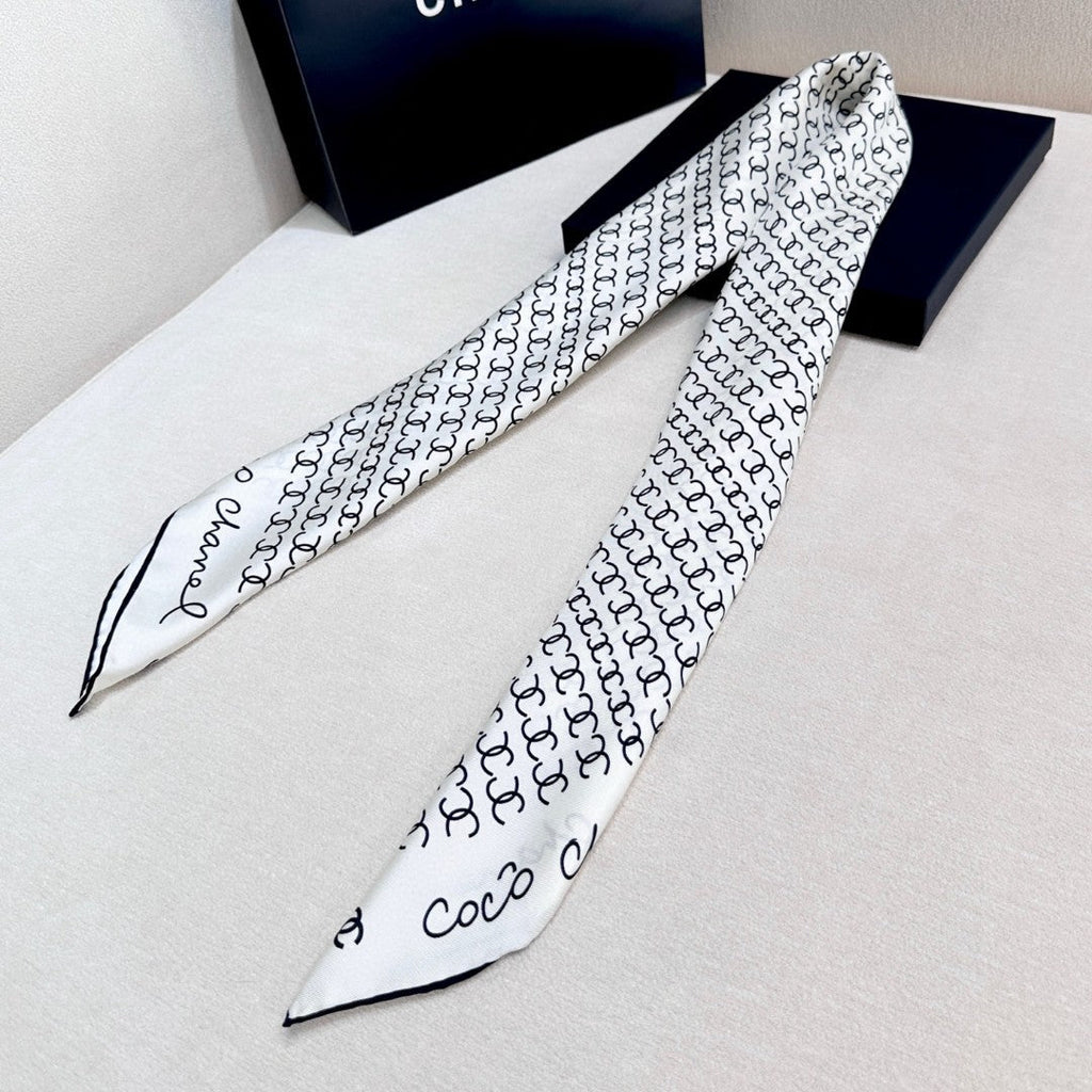 CHANEL 25S SCARF 90 IN SILK 732138