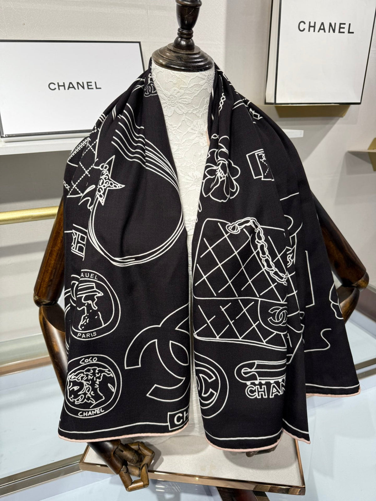 CHANEL 25S SCARF 140 IN SILK 732181