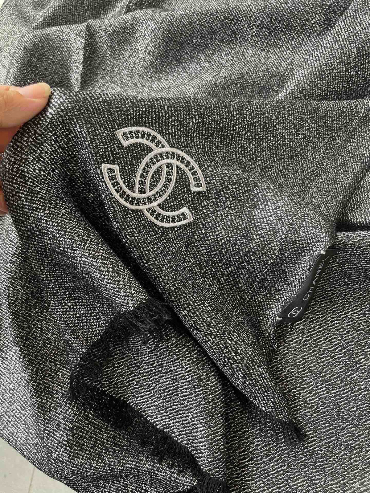 CHANEL SCARF 210 CM IN BLACK CASHMERE 402208